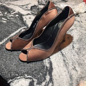 These were sold previously but it was when Poshmark had messed up shipping!